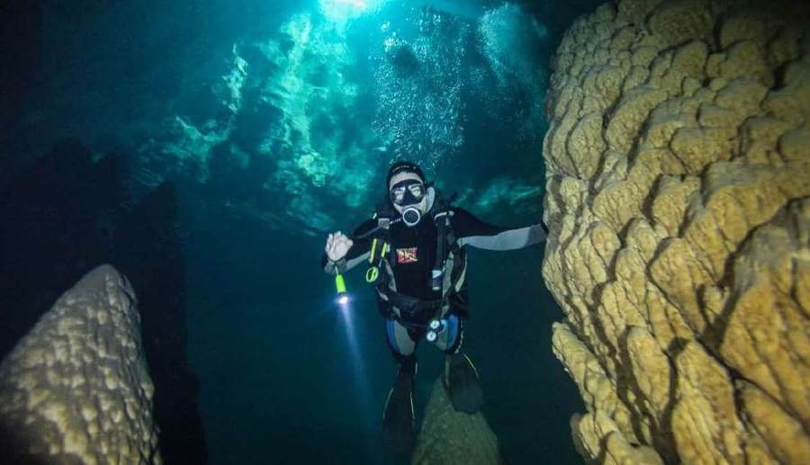 Mergulho Abismo Anhumas — atrativo turístico em Bonito, MS